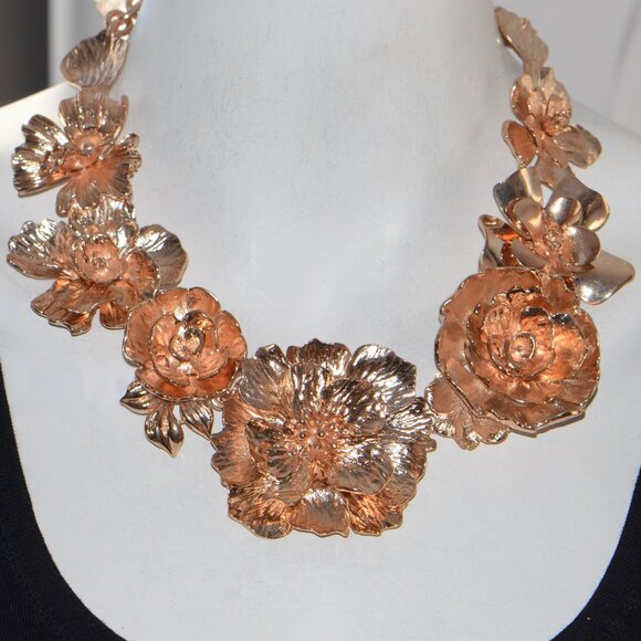 Oscar de la Renta Rose-gold Blooming Bold Flower Collar Necklace - Picture 1 of 11